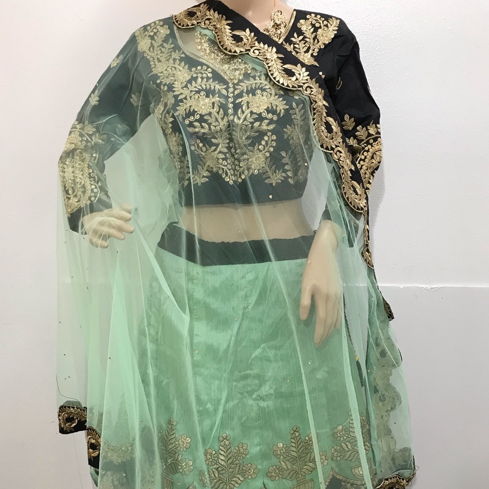 Dress - Picture 4 of 8